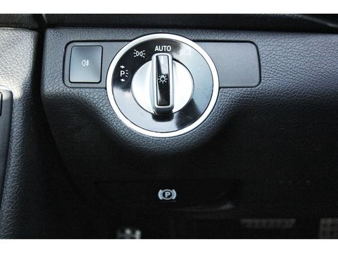 Used 2014 Mercedes-Benz C 250 Sedan image 23