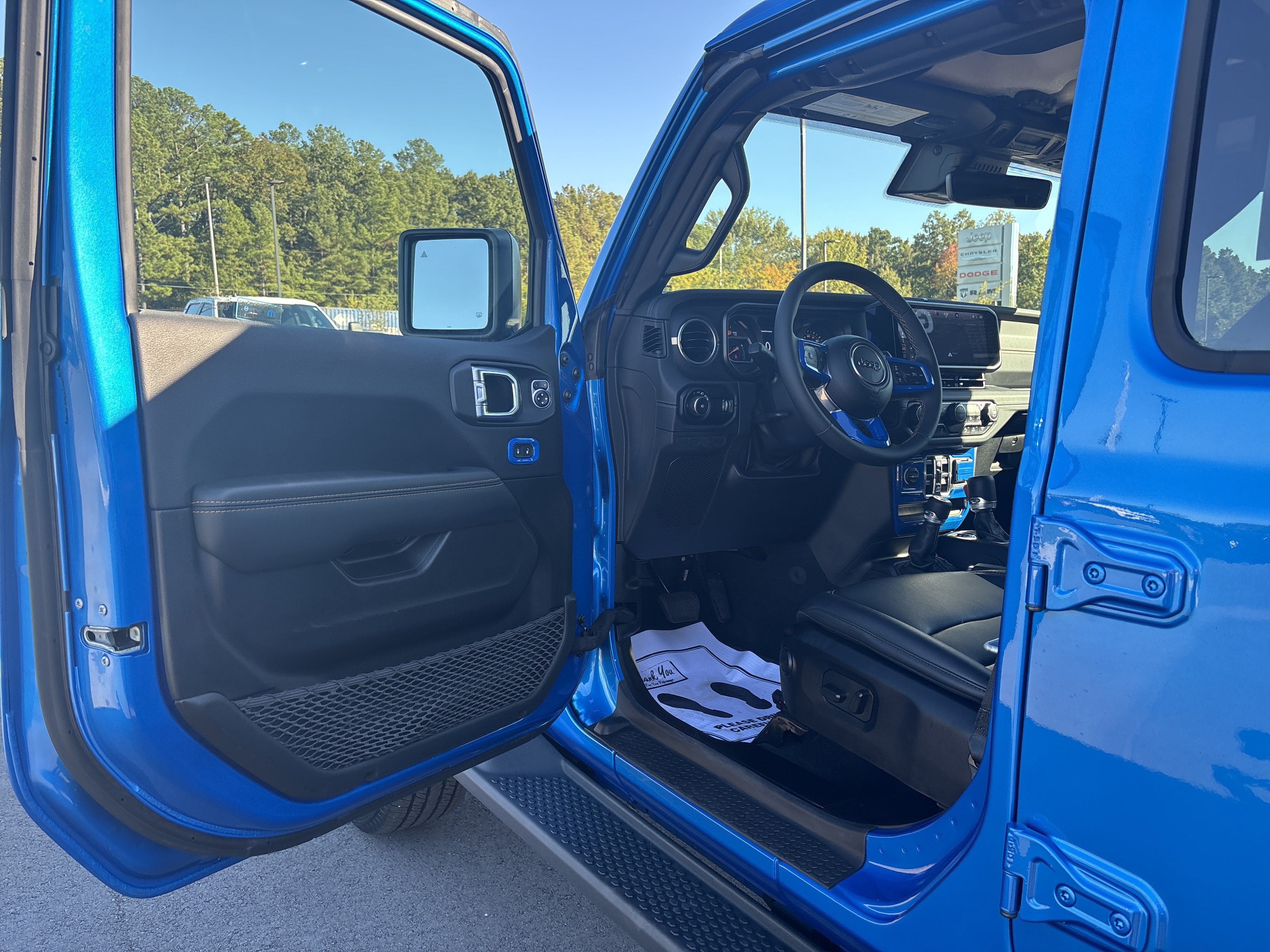 Used 2024 Jeep Wrangler Unlimited Sahara w/ Technology Group AWD/4WD image 16