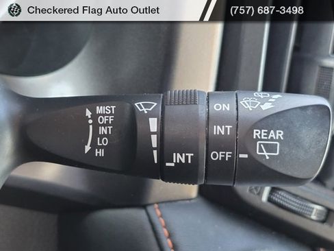 Used 2018 Toyota RAV4 SE image 32