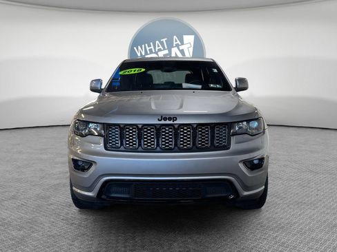 Used 2018 Jeep Grand Cherokee Altitude AWD/4WD image 9