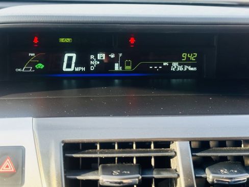 Used 2014 Toyota Prius V Two image 35