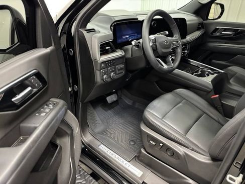 Used 2025 Chevrolet Tahoe Z71 w/ Z71 Off-Road Package AWD/4WD image 17