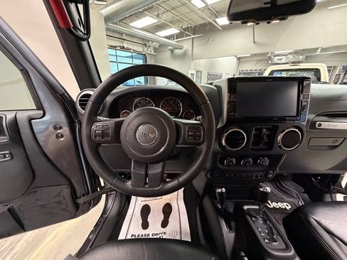 Used 2016 Jeep Wrangler Unlimited Rubicon w/ Connectivity Group AWD/4WD image 10