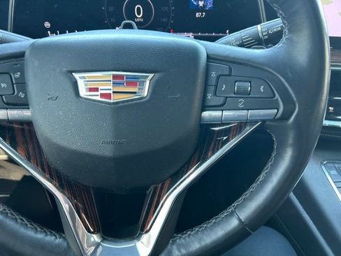 Used 2023 Cadillac Escalade Premium Luxury AWD/4WD image 19