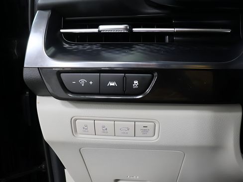 Used 2024 Kia Carnival FWD image 18