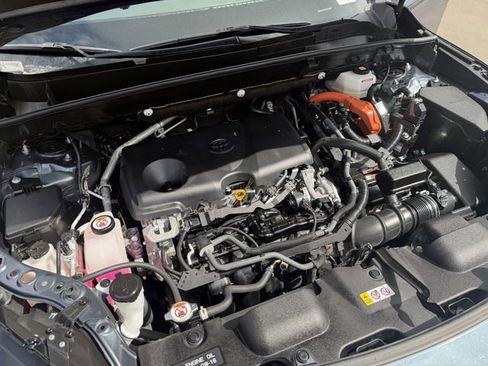 Used 2022 Toyota Venza LE AWD/4WD image 23