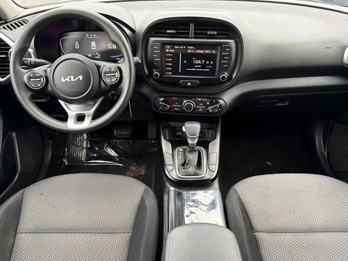 Used 2023 Kia Soul LX w/ LX Technology Package FWD image 12