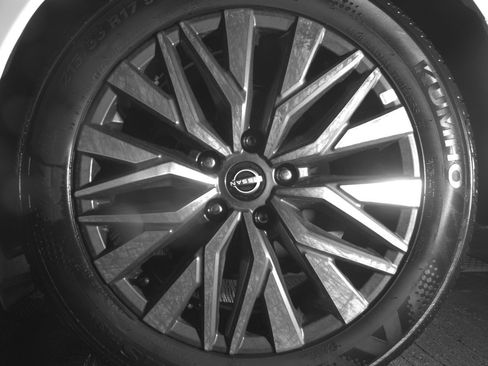 Used 2025 Nissan Altima 2.5 SV FWD image 14