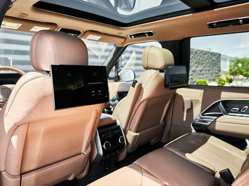 Used 2024 Land Rover Range Rover Long Wheelbase SE image 36