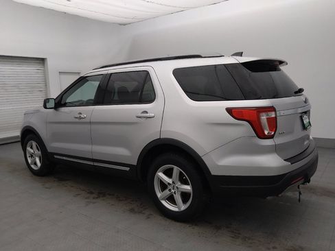 Used 2019 Ford Explorer XLT image 3