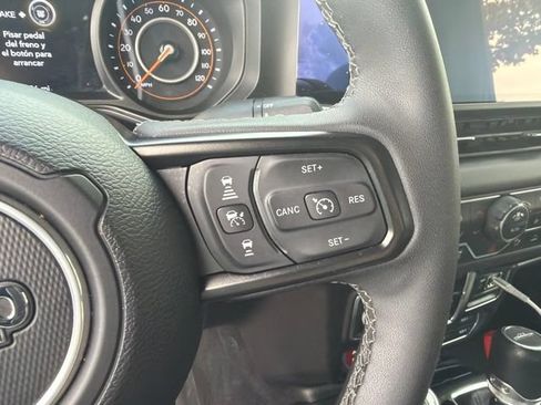 Used 2025 Jeep Gladiator Mojave AWD/4WD image 13