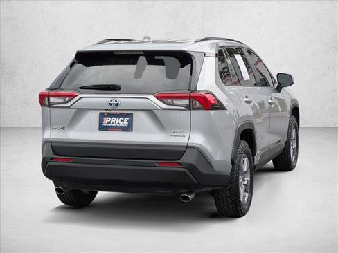 Used 2022 Toyota RAV4 XLE AWD/4WD image 5