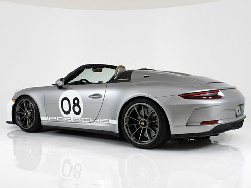 Used 2019 Porsche 911 Speedster RWD image 6