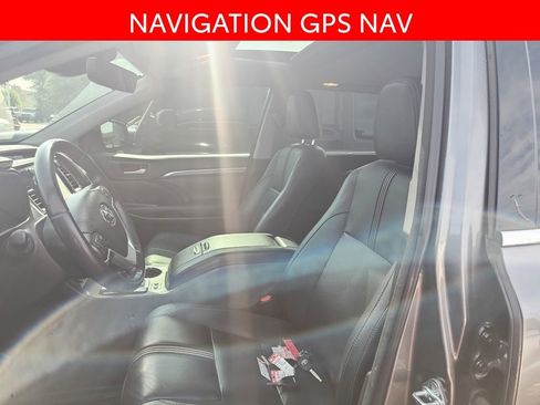 Used 2017 Toyota Highlander SE AWD/4WD image 6