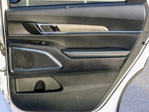 Used 2022 Kia Telluride SX w/ SX Prestige Package image 21