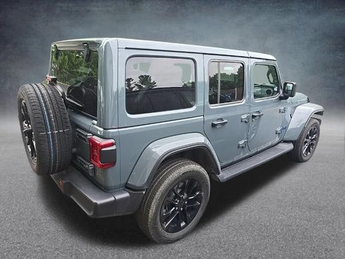 Used 2025 Jeep Wrangler Unlimited Sahara AWD/4WD image 9