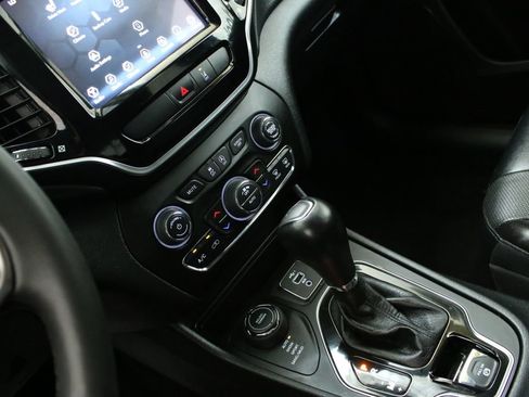 Used 2022 Jeep Cherokee Limited AWD/4WD image 21
