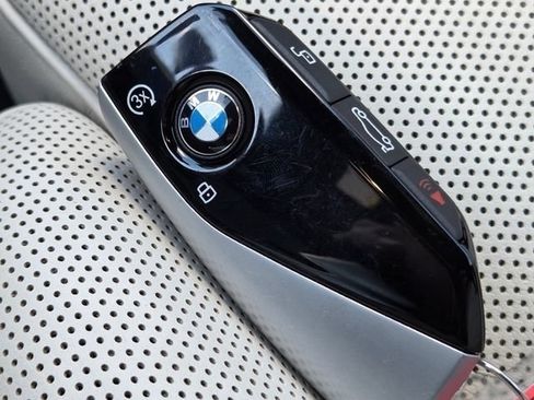 Used 2025 BMW 760i xDrive w/ Executive Package AWD/4WD image 36