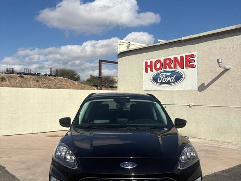 Used 2022 Ford Escape Titanium w/ Class II Trailer Tow Package image 2