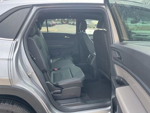 Used 2022 Volkswagen Atlas Cross Sport SE w/ Panoramic Sunroof Package image 32