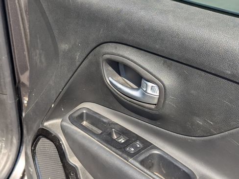 Used 2020 Jeep Renegade Altitude AWD/4WD image 34