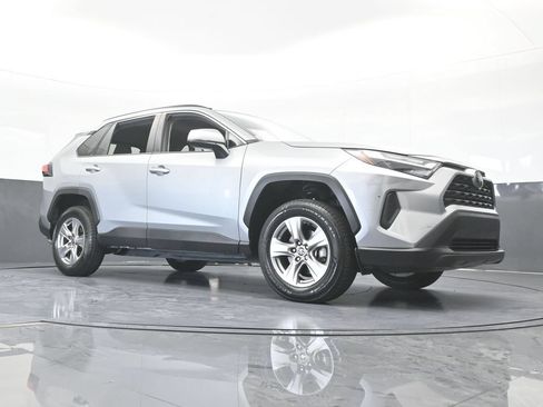 Used 2022 Toyota RAV4 XLE w/ Convenience Package FWD image 60