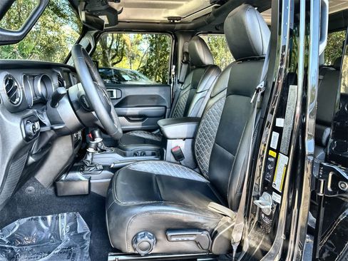 Used 2023 Jeep Gladiator Overland image 10