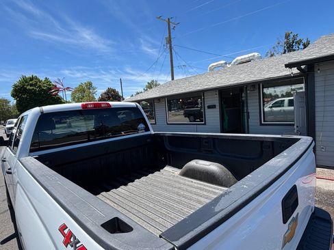 Used 2018 Chevrolet Silverado 2500 LT AWD/4WD image 9