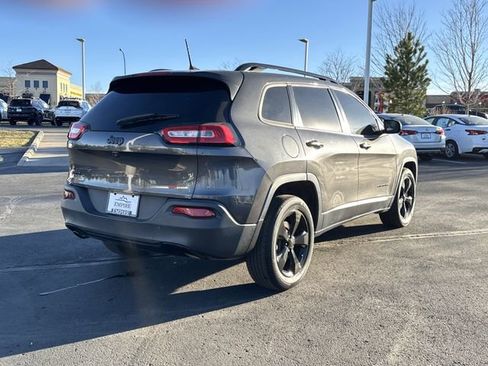 Used 2016 Jeep Cherokee Latitude w/ Cold Weather Group image 17