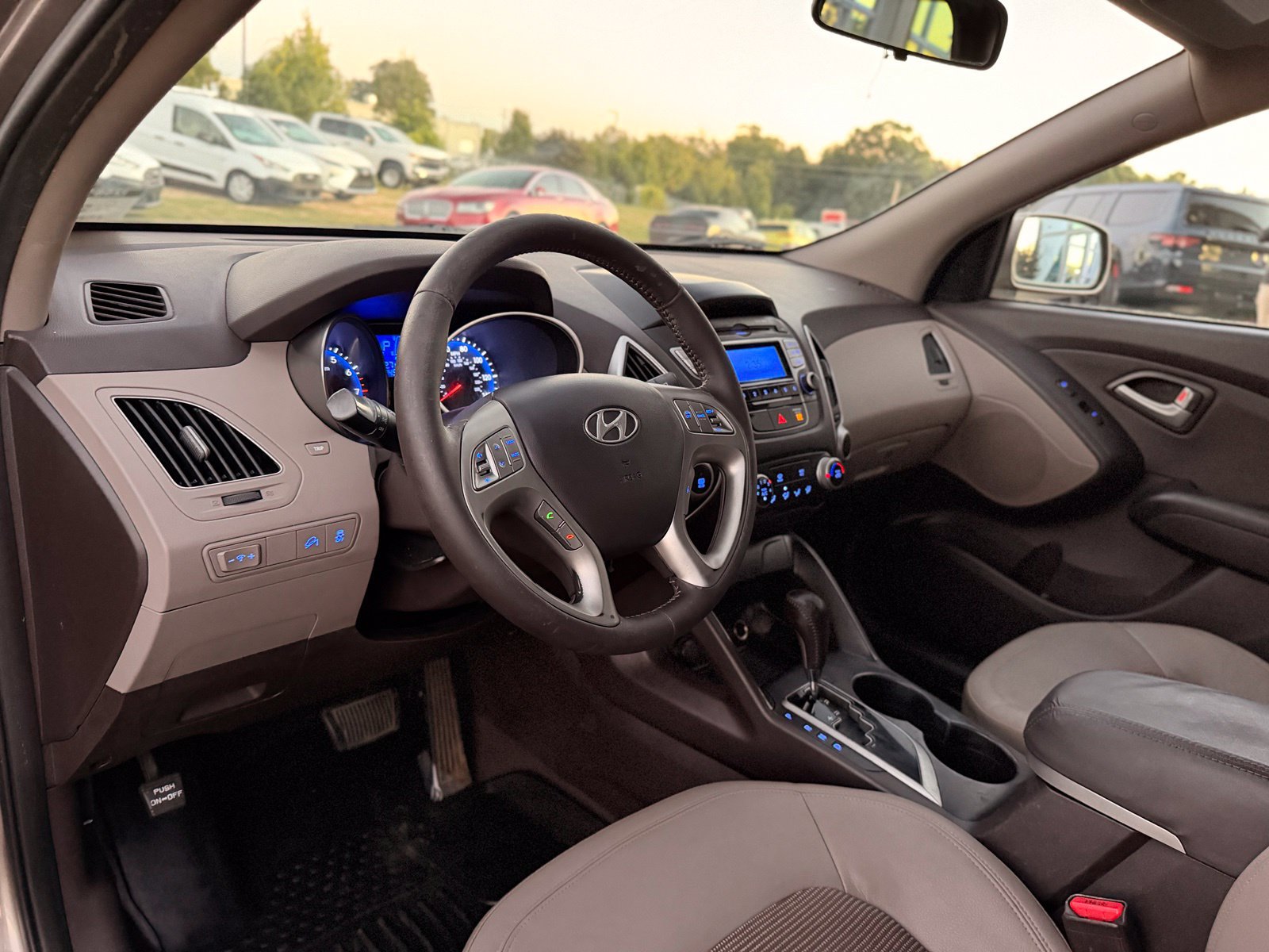 Used 2011 Hyundai Tucson GLS FWD image 17