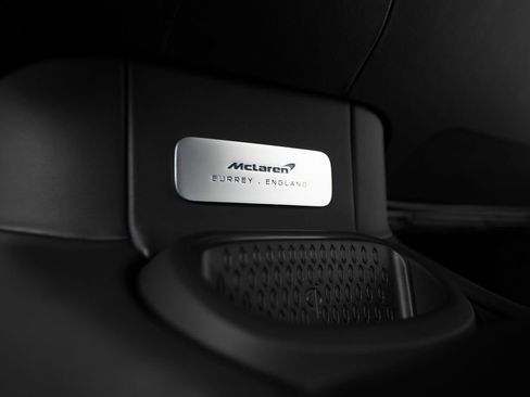 Used 2025 McLaren Artura Spider image 30