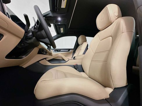 New 2026 Porsche Cayenne image 5
