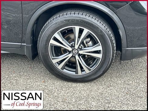 Used 2019 Nissan Rogue SV w/ Premium Package FWD image 9
