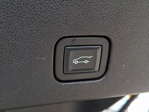 Certified 2022 Cadillac XT6 Premium Luxury w/ Platinum Package image 27