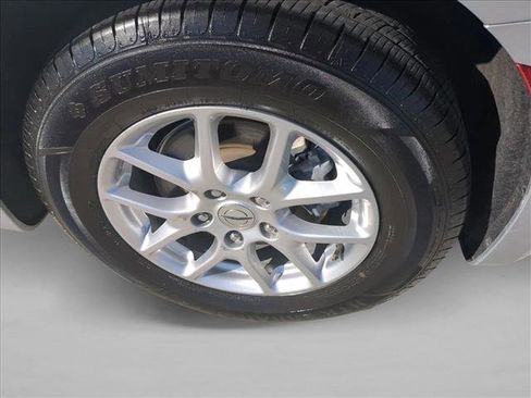 Used 2024 Chrysler Pacifica Touring-L image 23