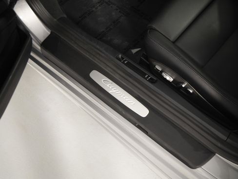 Used 2025 Porsche 718 Cayman image 14