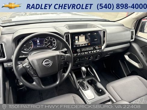 Used 2025 Nissan Frontier SV image 13