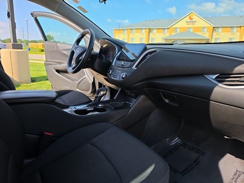 Used 2023 Chevrolet Malibu LT FWD image 11