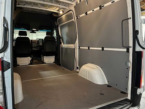 Used 2025 Mercedes-Benz Sprinter 2500 image 18
