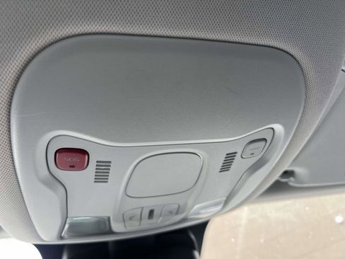 Certified 2021 Jeep Renegade Latitude w/ Luxury Group I image 31