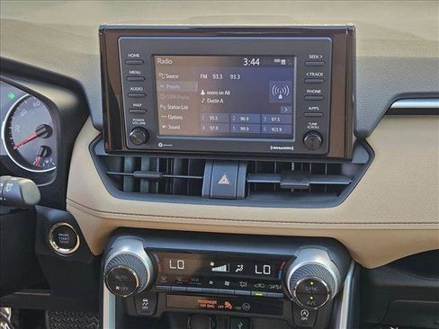 Used 2020 Toyota RAV4 XLE w/ Convenience Package FWD image 17