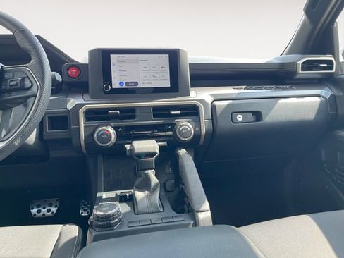 Used 2025 Toyota Tacoma TRD Sport image 11