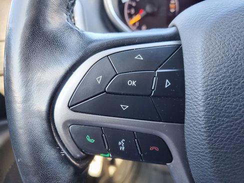 Used 2020 Jeep Grand Cherokee Laredo AWD/4WD image 18