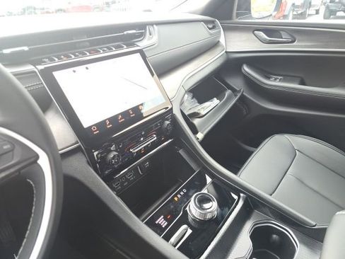 New 2025 Jeep Grand Cherokee Limited image 25