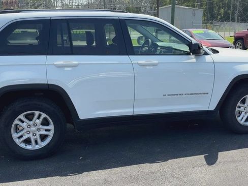 Used 2023 Jeep Grand Cherokee Laredo RWD image 9