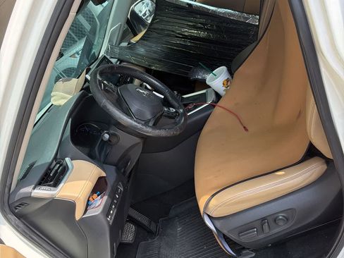 Used 2019 Toyota RAV4 Limited AWD/4WD image 3