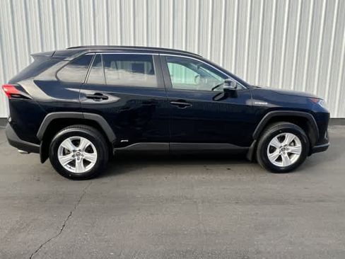 Used 2021 Toyota RAV4 XLE image 7
