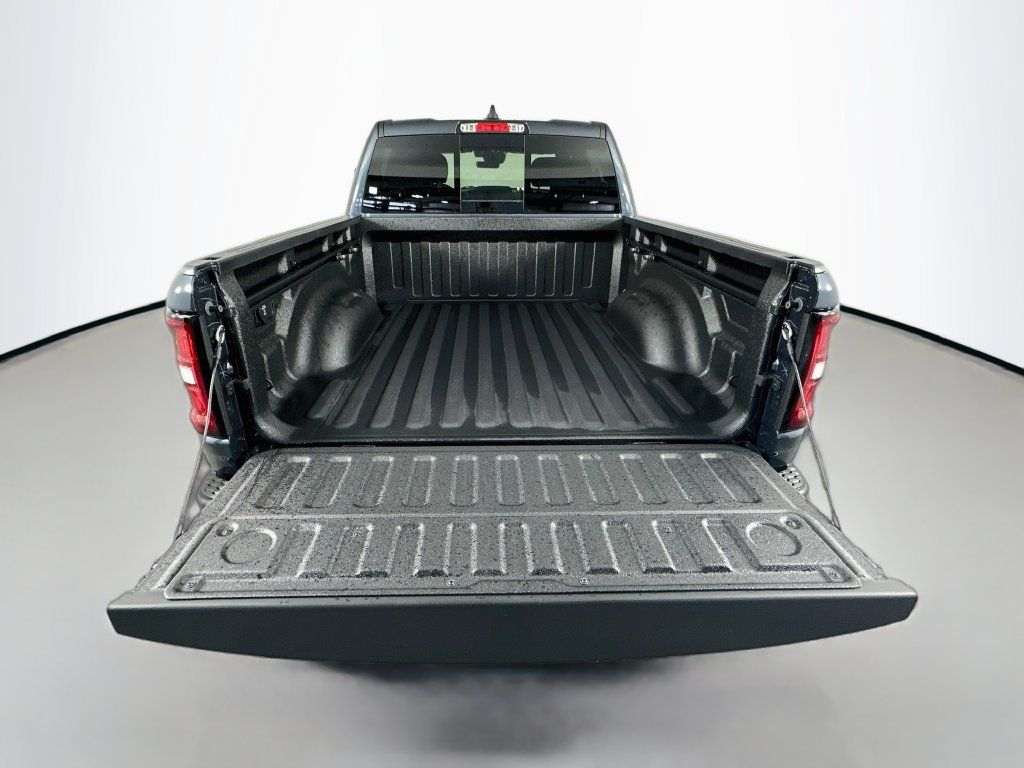 New 2026 RAM 1500 Express AWD/4WD image 16