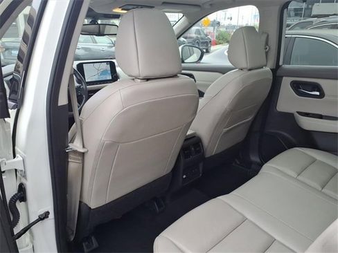 Used 2023 Nissan Rogue SL w/ SL Premium Package image 10