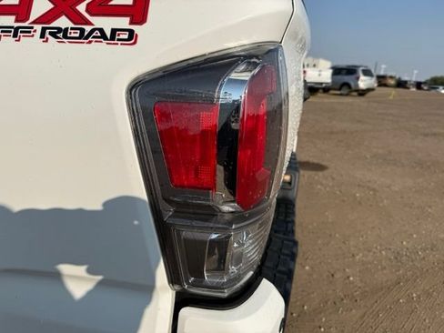 Used 2023 Toyota Tacoma TRD Off-Road w/ Technology Package AWD/4WD image 13